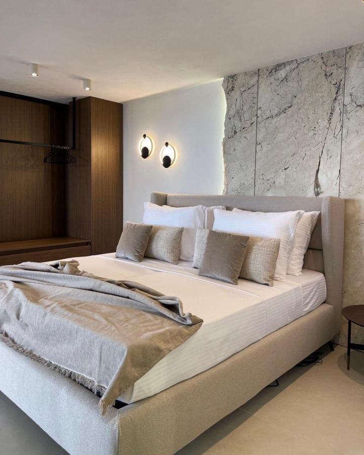 Mystique Luxury Suite Achlia Ngoại thất bức ảnh