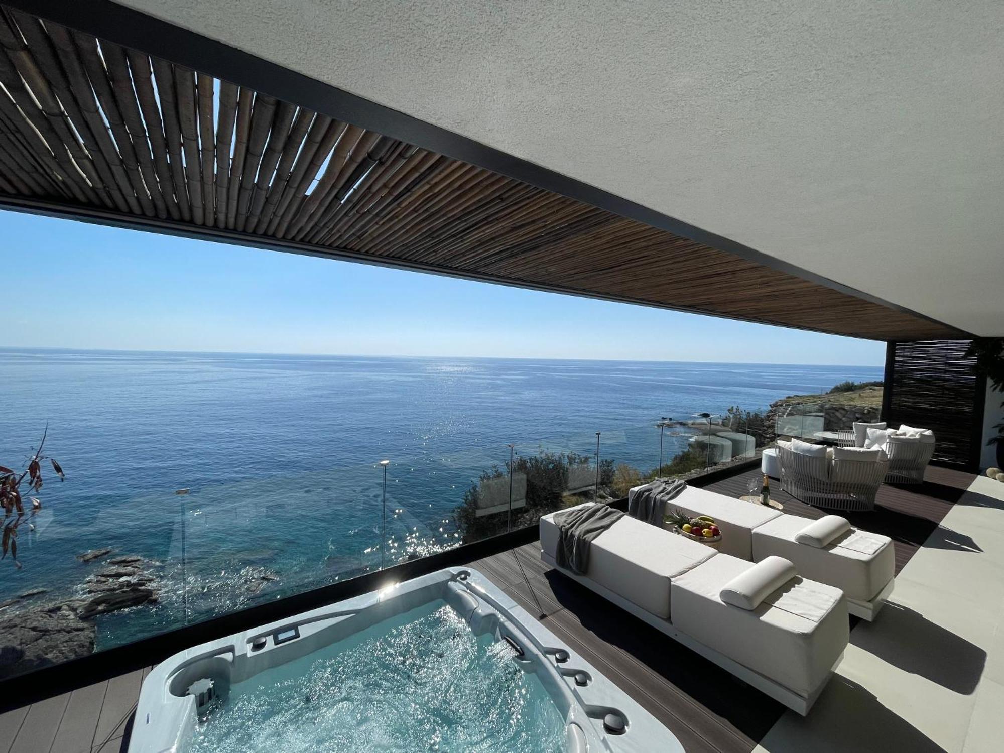 Mystique Luxury Suite Achlia Ngoại thất bức ảnh
